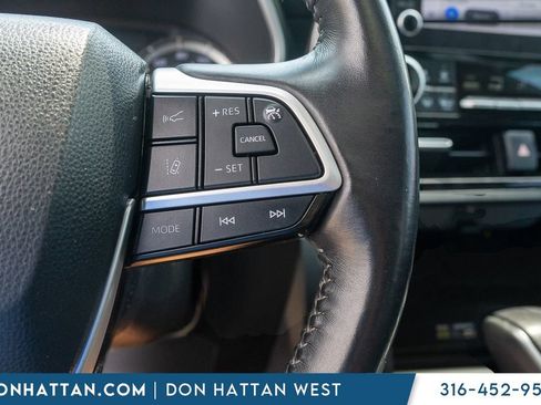 Used 2023 Toyota Highlander XLE FWD image 12
