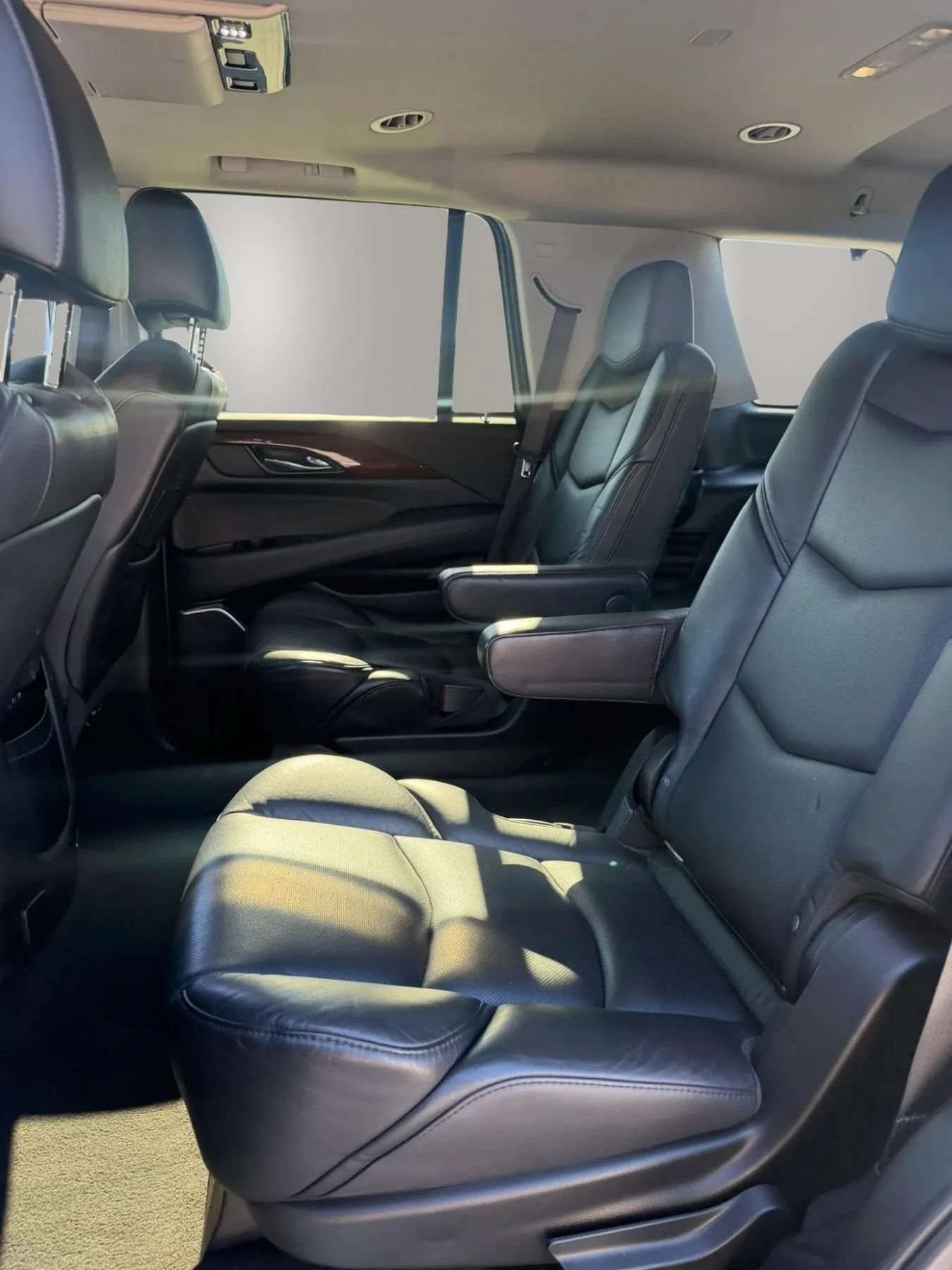 Used 2019 Cadillac Escalade Luxury AWD/4WD image 18