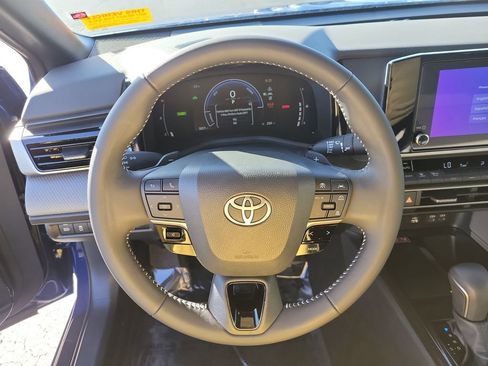 Used 2025 Toyota Camry SE image 29