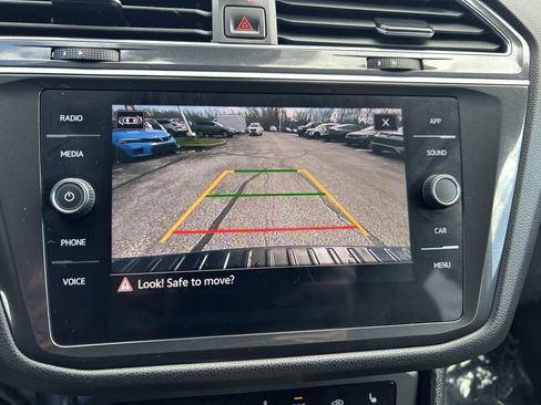 Used 2023 Volkswagen Tiguan SE R-Line image 13