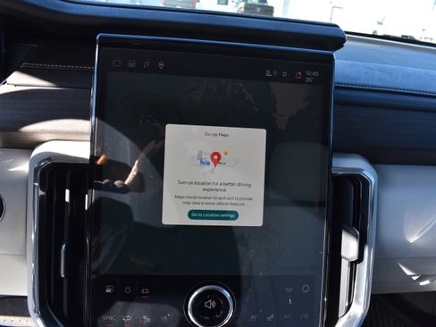 Used 2024 GMC Acadia Denali image 18