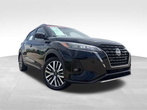 Used 2023 Nissan Kicks SR w/ SR Premium Package FWD image 2