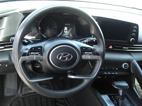 Used 2021 Hyundai Elantra SEL image 10