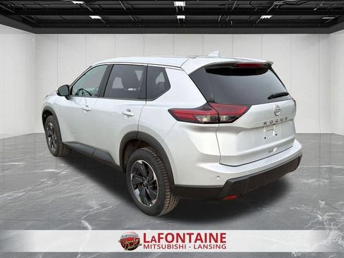 Used 2025 Nissan Rogue SV FWD image 6