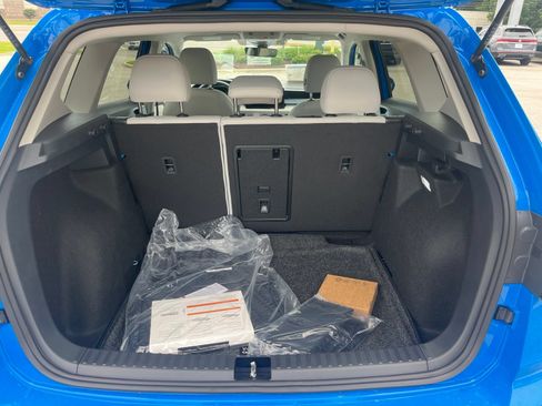 New 2026 Volkswagen Taos SE FWD image 23