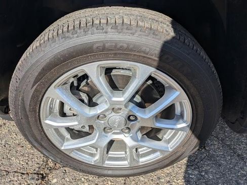 Used 2023 Jeep Compass Latitude image 19