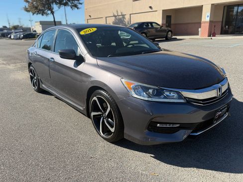 Used 2017 Honda Accord Sport image 5