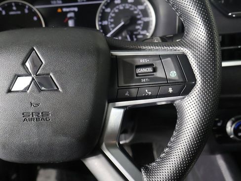 Used 2024 Mitsubishi Outlander SE image 40