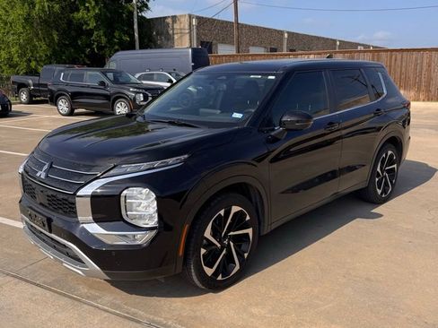 Used 2024 Mitsubishi Outlander SE image 3