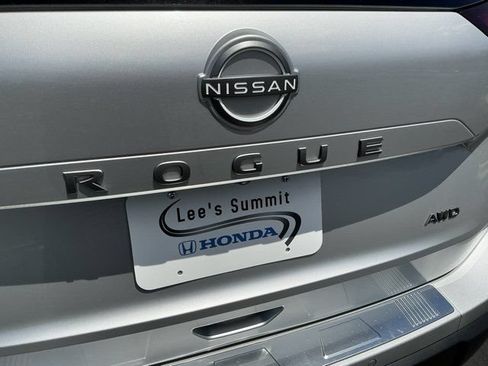 Used 2025 Nissan Rogue SV AWD/4WD image 6