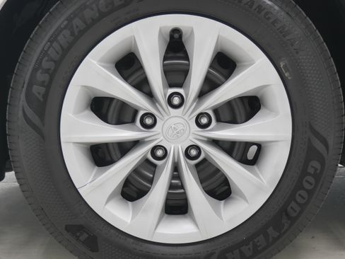 Used 2016 Toyota Camry LE FWD image 23