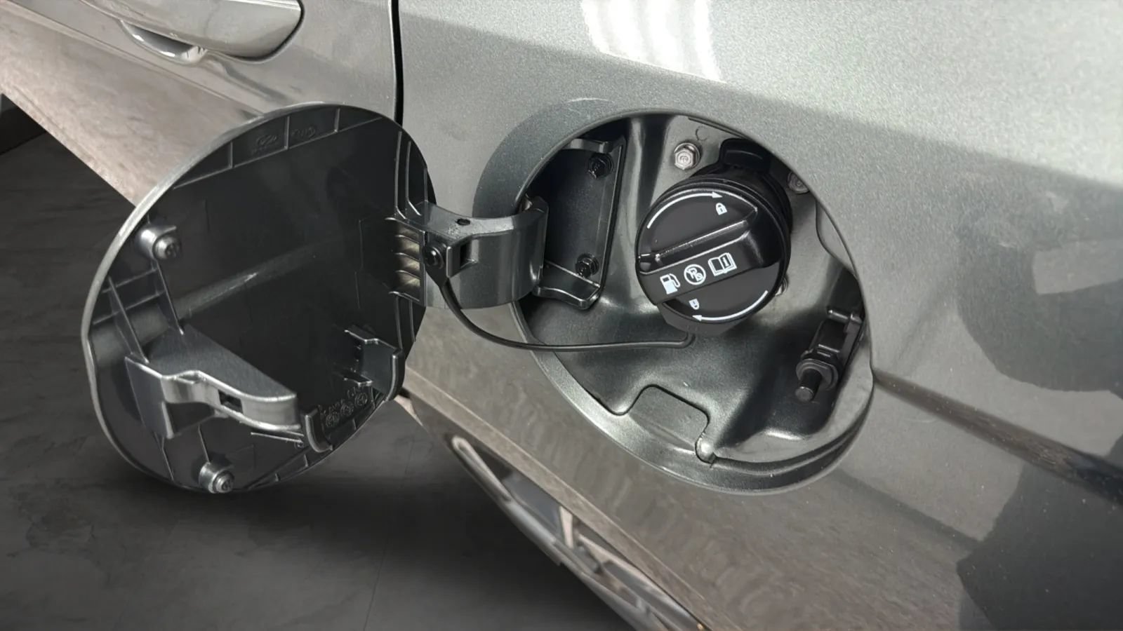 Used 2025 Hyundai Elantra Sport FWD image 29