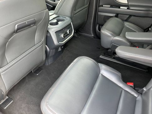 Used 2025 Ford Expedition Active AWD/4WD image 14