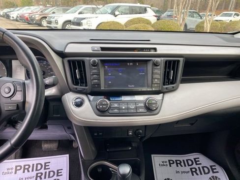 Used 2018 Toyota RAV4 XLE image 10