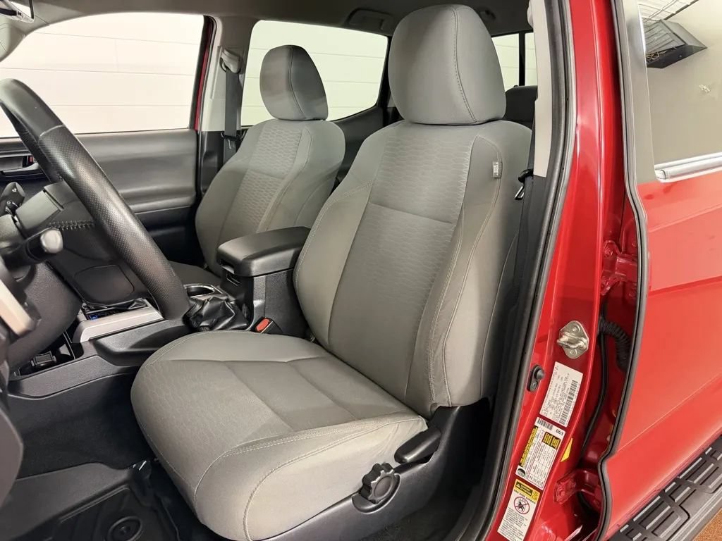 Used 2016 Toyota Tacoma SR5 w/ SR5 Appearance Package (SN) AWD/4WD image 13