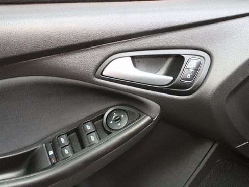 Used 2018 Ford Focus SE image 11
