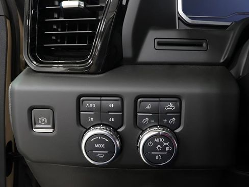 Used 2023 GMC Sierra 1500 AT4 w/ AT4 Preferred Package image 18