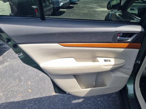 Used 2014 Subaru Outback 2.5i Limited w/ Moonroof Package AWD/4WD image 11