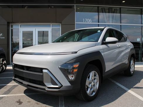 Certified 2025 Hyundai Kona SE AWD/4WD image 1