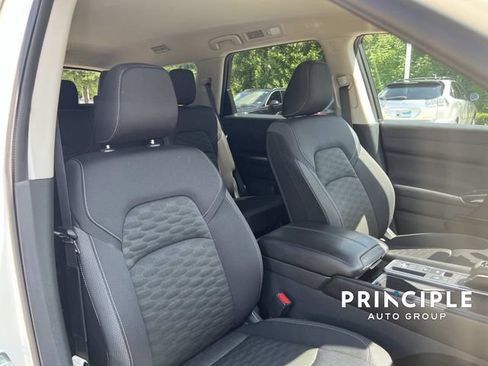 Used 2024 Nissan Pathfinder SV FWD image 35