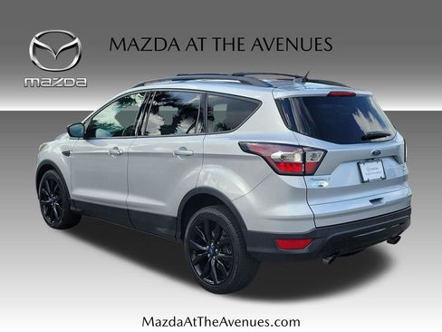 Used 2017 Ford Escape SE w/ Equipment Group 201A FWD image 5