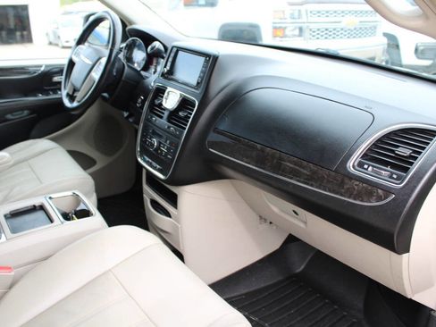Used 2015 Chrysler Town & Country Touring w/ Driver Convenience Group FWD image 13
