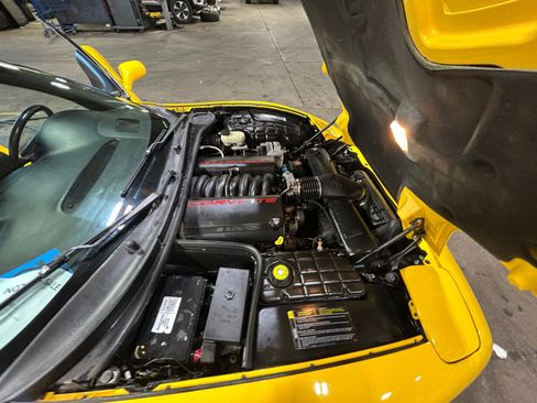 Used 2003 Chevrolet Corvette Coupe w/ Preferred Equipment Group RWD image 21