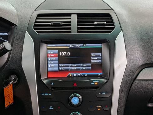 Used 2015 Ford Explorer XLT w/ Equipment Group 202B AWD/4WD image 27