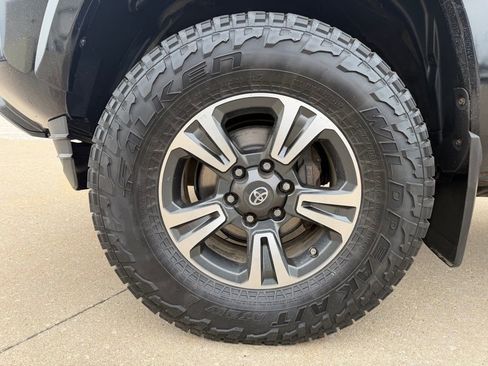 Used 2017 Toyota Tacoma TRD Sport w/ Premium & Technology Package image 32