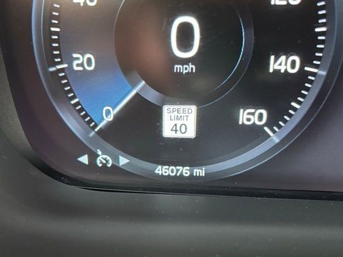 Used 2020 Volvo XC60 T5 Momentum image 8