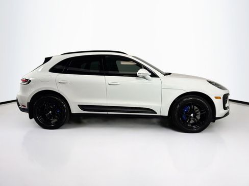 Certified 2022 Porsche Macan image 8