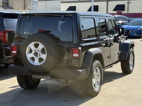 Used 2022 Jeep Wrangler Unlimited Sport w/ Sun And Sound Package AWD/4WD image 4