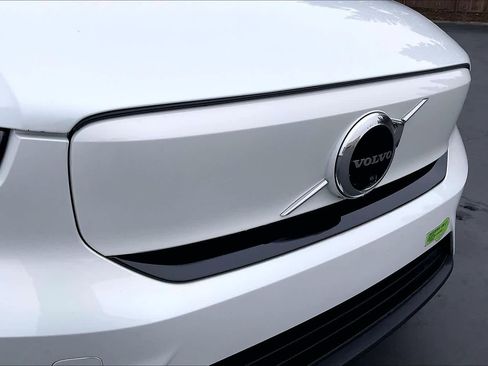 Used 2023 Volvo C40 P8 Recharge Ultimate image 33