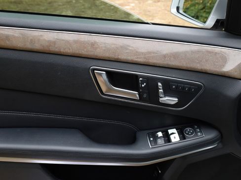 Used 2016 Mercedes-Benz E 350 Sedan image 25