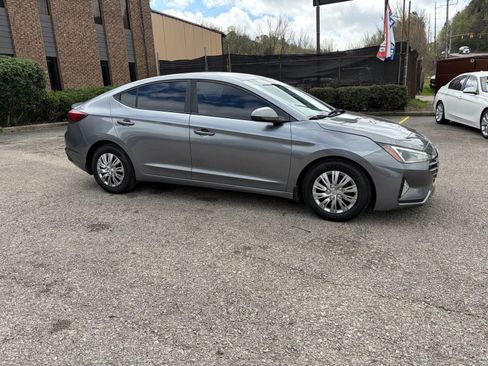 Used 2020 Hyundai Elantra SE w/ Cargo Package (C1) FWD image 4
