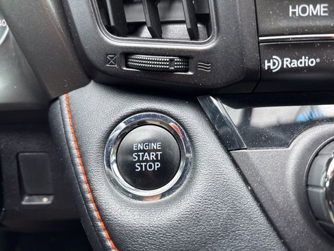 Used 2016 Toyota RAV4 SE image 13