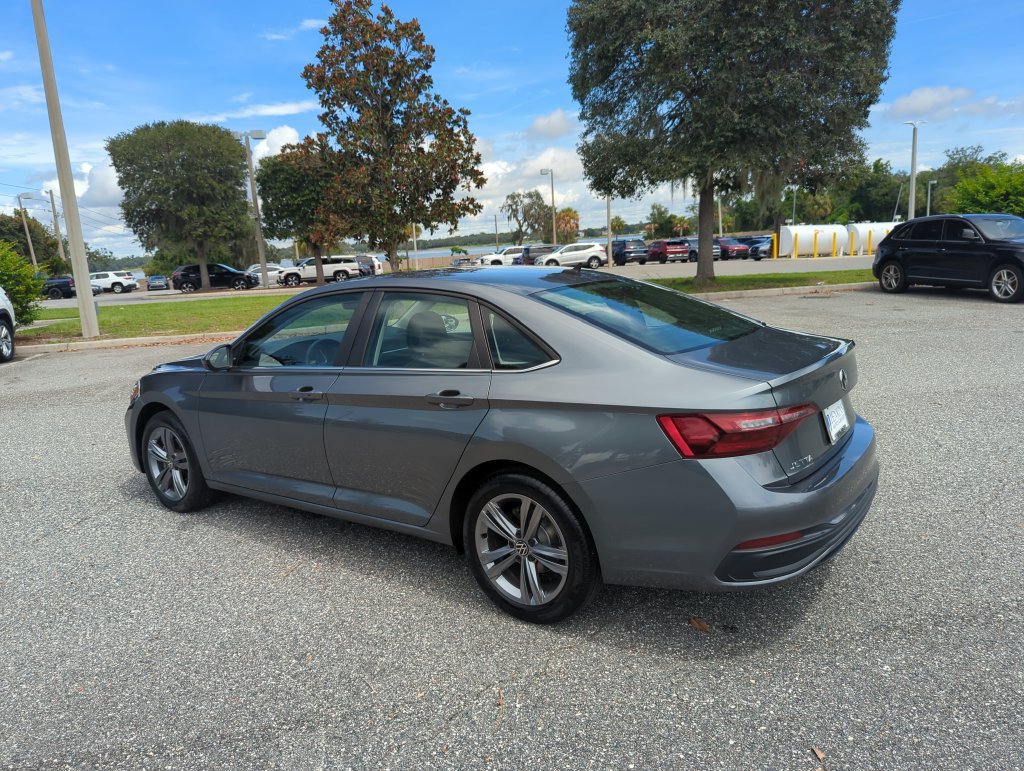 Used 2022 Volkswagen Jetta SE FWD image 9
