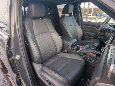 Used 2024 Toyota Tacoma TRD Off-Road w/ TRD Off Road Premium Package image 31