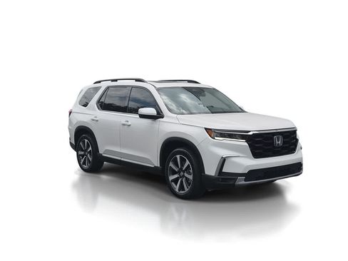 Used 2025 Honda Pilot Touring image 2