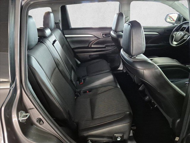 Used 2018 Toyota Highlander Plus FWD image 20