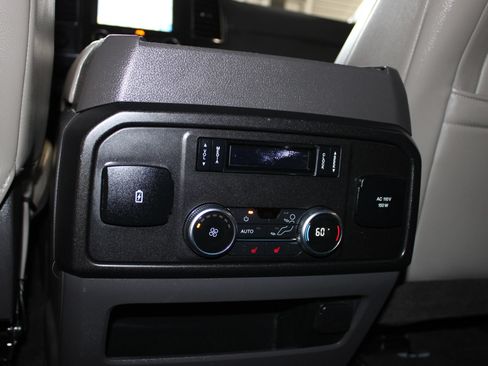 Used 2018 Ford Expedition Limited w/ Driver Assistance Package RWD image 33