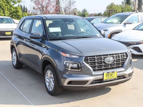 New 2026 Hyundai Venue SE image 3