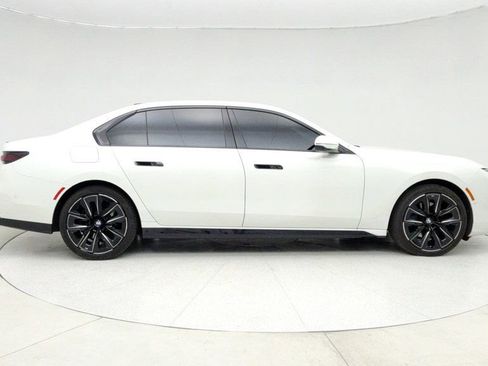 Used 2023 BMW 740i w/ Parking Assistance Package image 4