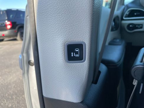 Used 2024 Chrysler Voyager LX image 51