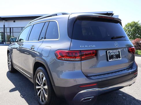 Used 2022 Mercedes-Benz GLB 250 w/ Premium Package Lite image 3