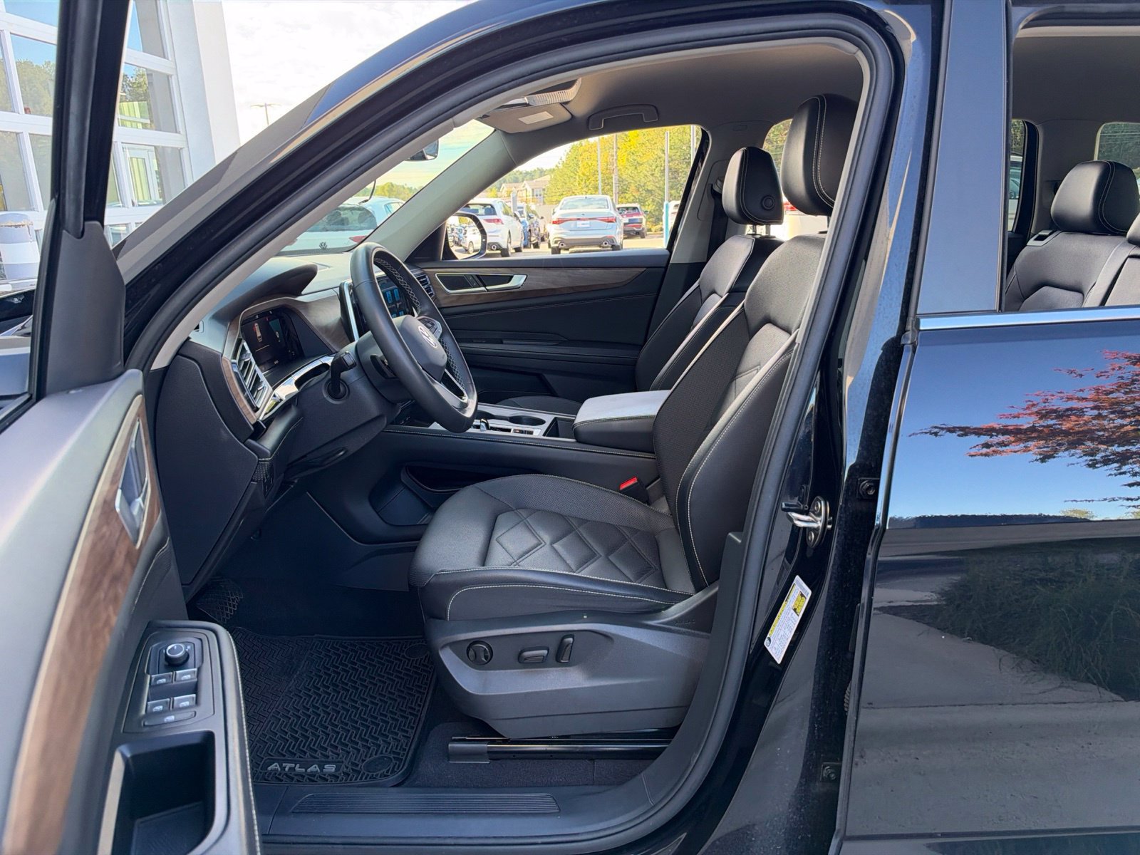 Certified 2024 Volkswagen Atlas SE FWD image 26