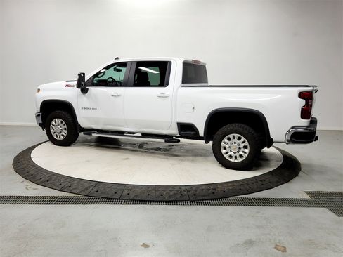 Used 2023 Chevrolet Silverado 2500 LT w/ Convenience Package image 5