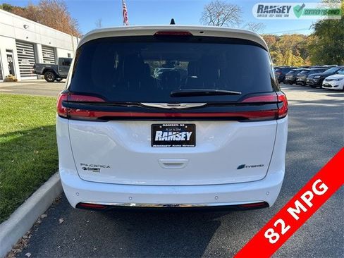 Certified 2024 Chrysler Pacifica Select image 7