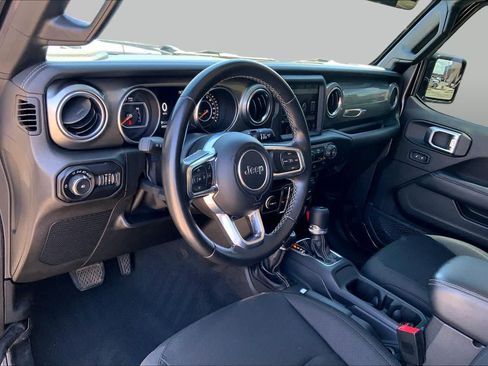 Used 2020 Jeep Wrangler Unlimited Sahara w/ Uconnect 4C Nav & Sound Group AWD/4WD image 16