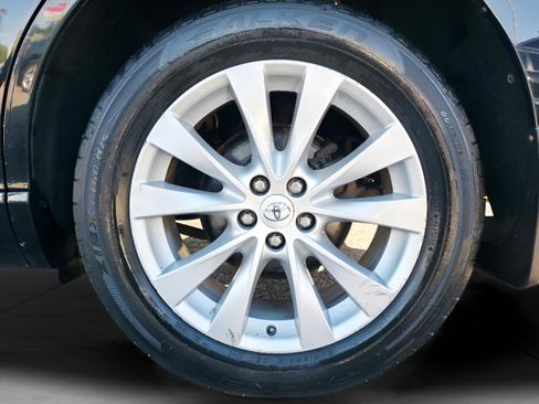 Used 2013 Toyota Venza LE AWD/4WD image 6